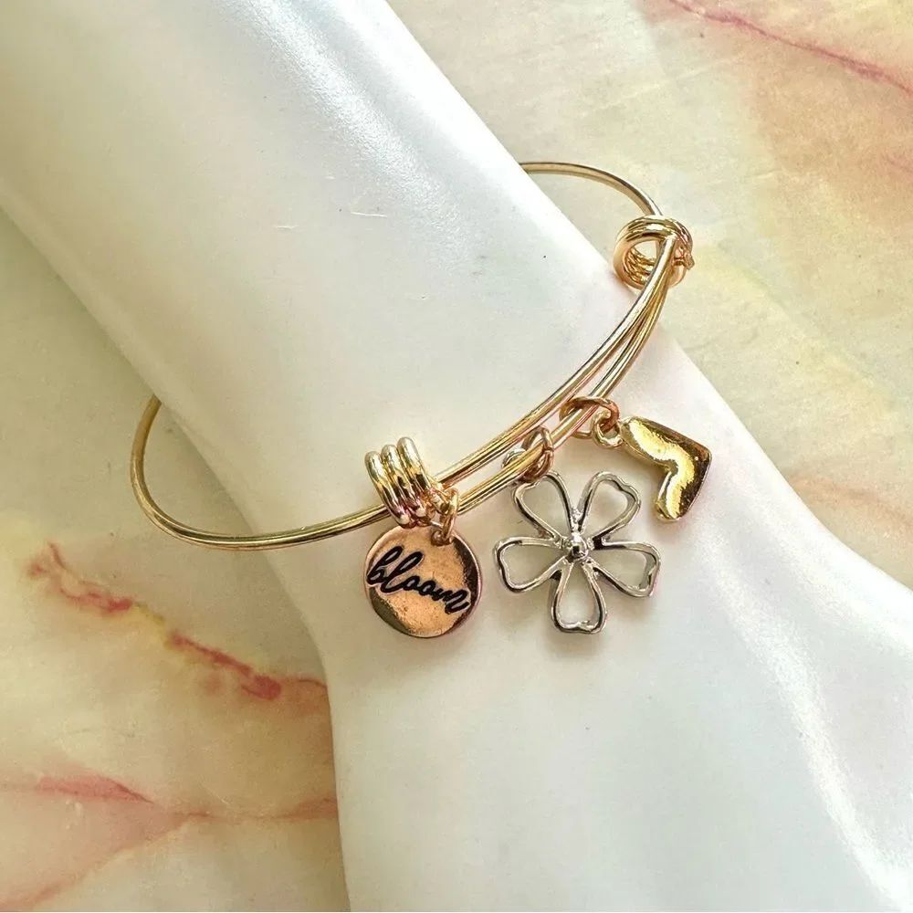 Gold/ silver  tone bloom heart flower charm adjustable bracelet